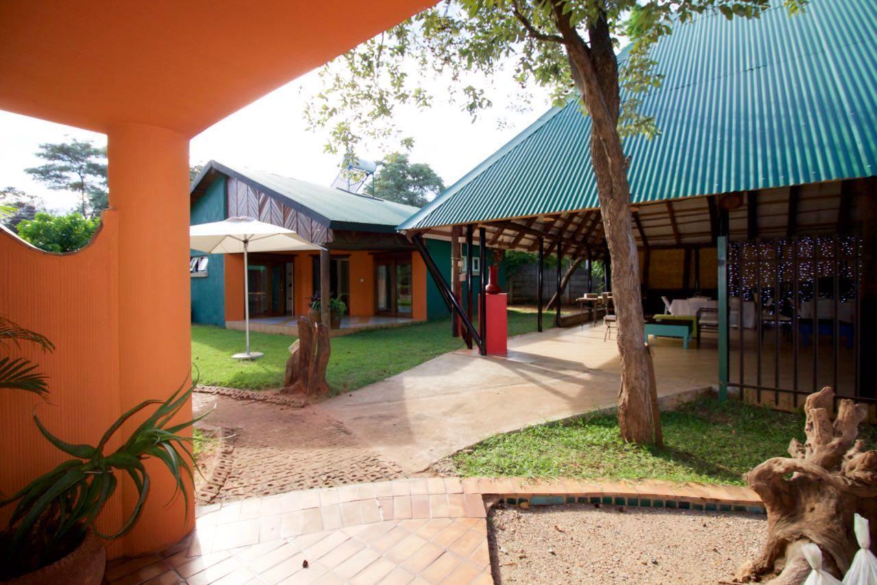 Flatdog Lodge Victoria Falls Exterior photo
