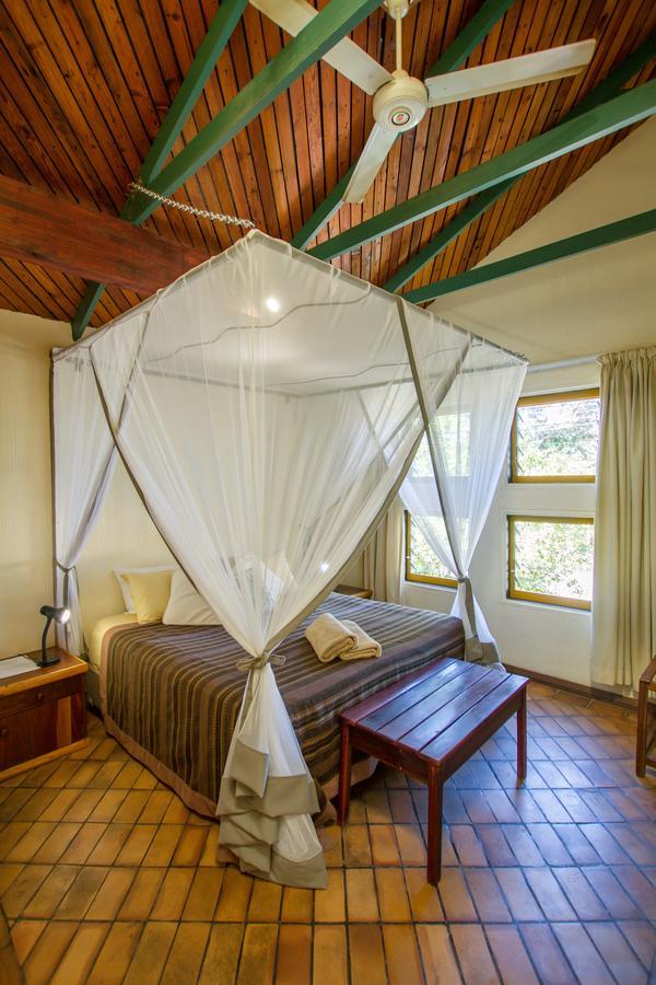 Flatdog Lodge Victoria Falls Exterior photo