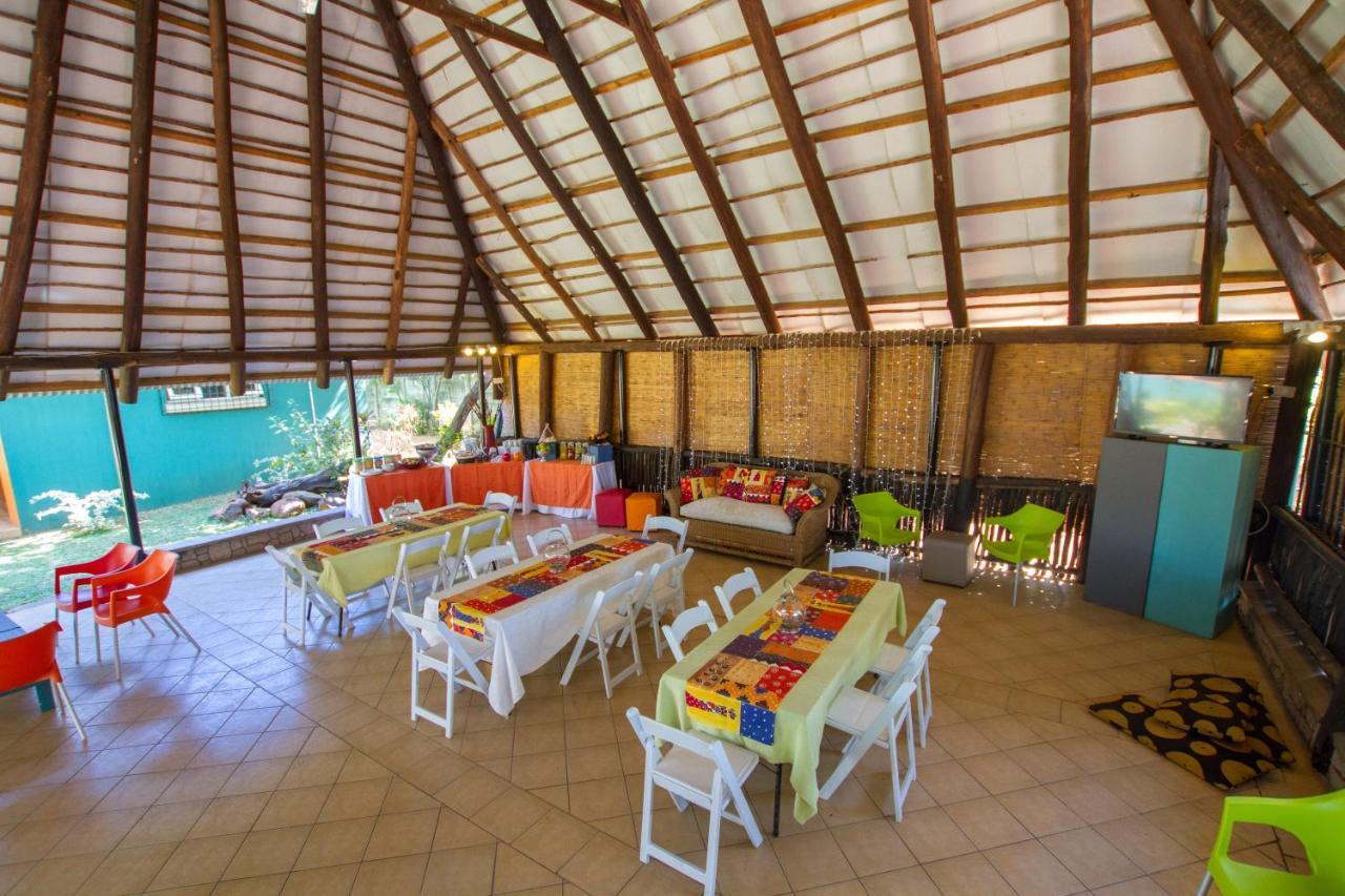Flatdog Lodge Victoria Falls Exterior photo