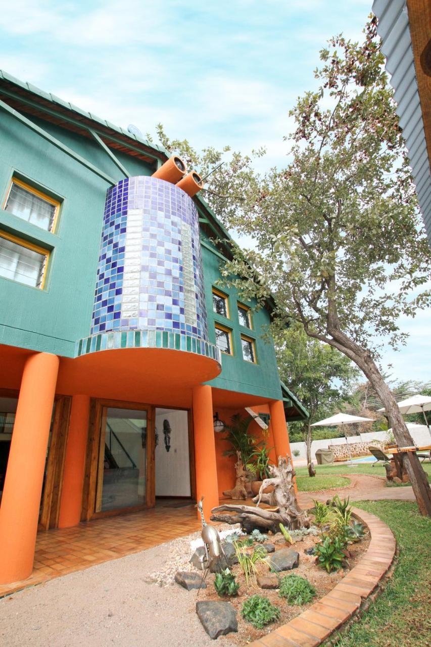 Flatdog Lodge Victoria Falls Exterior photo